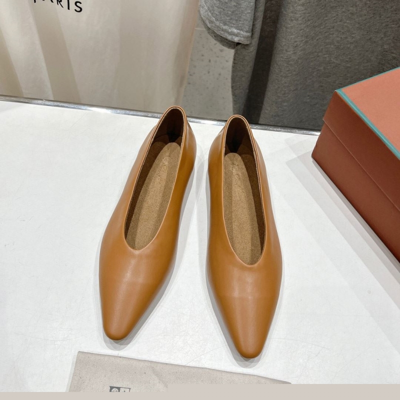 Other flat shoes